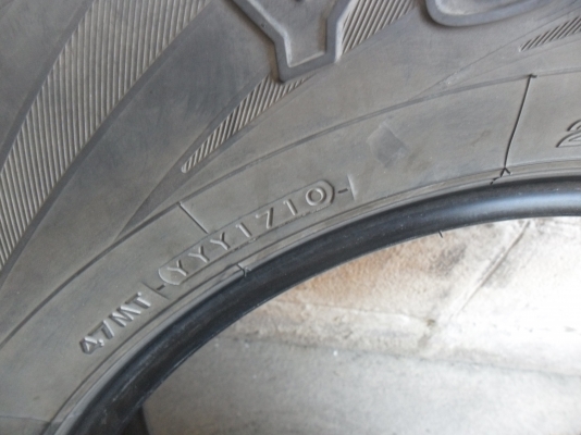 ยาง YOKOHAMA 245/70R16ปี10 สวยๆ 4 เส้น ราคา 2800 บาท