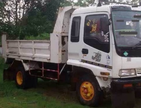 ISUZU DECA 195 HP 6HE1 หกล้อดั๊มพ์ กระบะดั๊มพ์เหล็ก 6 ตันความยาว 3.60 เมตรสภาพสวย เครื่องแน่นดีแรงดี ภายในเก๋งคอนโซลสวยครบ แอร์เย็น พวงมาลัยเพาเวอร์ ระบบเบรคทริ๊ปฟี้ครบครัน ช่วงล่างคัชซีสวยเดิมๆ ยาง 8.25 ขอบ 16 สภาพดี 70\% พร้อมบรรทุกพร้อมใช้งาน เอกสารทะเบ ISUZU DECA 195 HP 6HE1 หกล้อดั๊มพ์ กระบะดั๊มพ์เหล็ก 6 ตันความยาว 3.60 เมตรสภาพสวย เครื่องแน่นดีแรงดี ภายในเก๋งคอนโซลสวยครบ แอร์เย็น พวงมาลัยเพาเวอร์ ระบบเบรคทริ๊ปฟี้ครบครัน ช่วงล่างคัชซีสวยเดิมๆ ยาง 8.25 ขอบ 16 สภาพดี 70\% พร้อมบรรทุกพร้อมใช้งาน เอกสารทะเบ