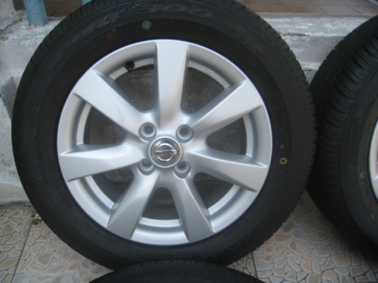 ขายล้อแม็ก Almera  15" พร้อมยางป้ายแดงปี14 สนใจติดต่อเล็กคลองสามครับ 081-3747940