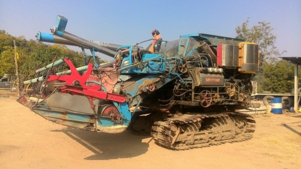 ขายรถเกี่ยวข้าวสภาพพร้อมใช้งาน