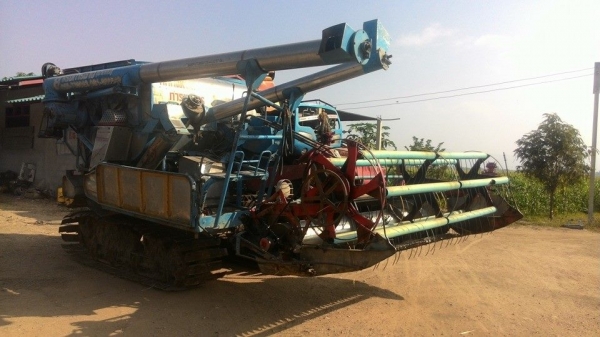 ขายรถเกี่ยวข้าวสภาพพร้อมใช้งาน