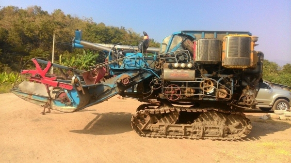 ขายรถเกี่ยวข้าวสภาพพร้อมใช้งาน