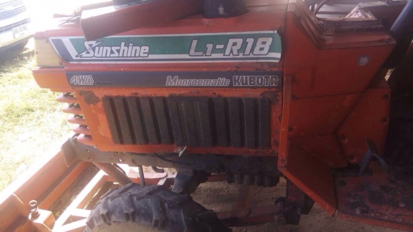 ฝากหน่อยครับ ขายรถไถ Kubota sunshine L 1 R 18 แรง 4x4 รถำร้อมใช้งาน มีใบดัน และ ผาน 5 ราคา 98,000 โทร 091-0065391 รถอยู่สุรินทร์ ฝากหน่อยครับ ขายรถไถ Kubota sunshine L 1 R 18 แรง 4x4 รถำร้อมใช้งาน มีใบดัน และ ผาน 5 ราคา 98,000 โทร 091-0065391 รถอยู่สุรินทร์