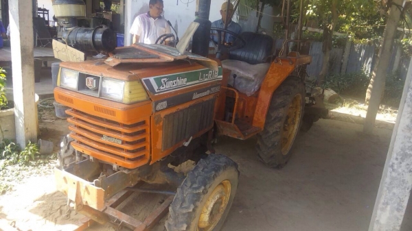 ฝากหน่อยครับ ขายรถไถ Kubota sunshine L 1 R 18 แรง 4x4 รถำร้อมใช้งาน มีใบดัน และ ผาน 5 ราคา 98,000 โทร 091-0065391  รถอยู่สุรินทร์