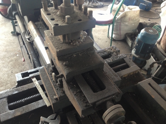 ขายเครื่องกลึง 8ฟุต 1เพลา สภาพใช้งานได้เลย