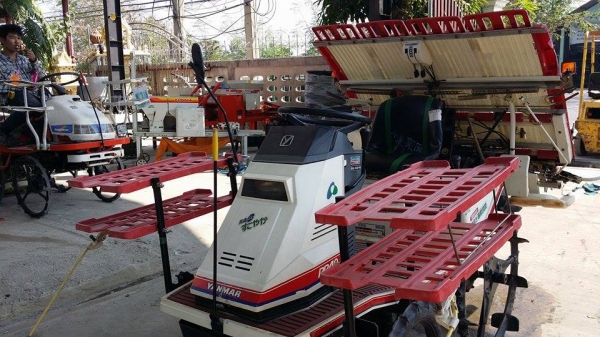 รถปลูกข้าวนั่งขับ YANMAR  รุ่น RR40 เก่าญี่ปุ่น ดำนา 4 แถว สภาพสวย เครื่องยนต์ติดง่าย สภาพสวยพร้อมใช้งาน