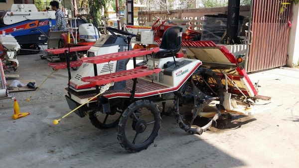 รถปลูกข้าวนั่งขับ YANMAR  รุ่น RR40 เก่าญี่ปุ่น ดำนา 4 แถว สภาพสวย เครื่องยนต์ติดง่าย สภาพสวยพร้อมใช้งาน