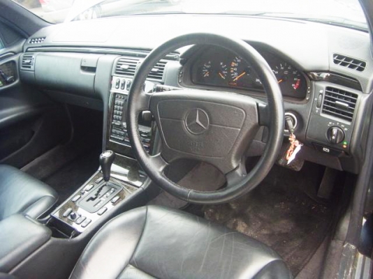 หัวตัด MERCEDES BENZ E-CLASS E320 ติดหลังคาซันรูฟ พร้อมประตู 4 บาน เกียร์ AT ขาดแค่ท้าย นำเข้าจากประเทศญี่ปุ่น หัวตัด MERCEDES BENZ E-CLASS E320 ติดหลังคาซันรูฟ พร้อมประตู 4 บาน เกียร์ AT ขาดแค่ท้าย นำเข้าจากประเทศญี่ปุ่น