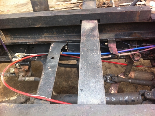 ISUZU NPR ช่วงล่าง F ยางเต็ม ดั้ม-เทรน Unic 3.5 ตัน ท้อง V เครื่อง 4BD1 -115 แรงม้า พวงมาลัยพาวเวอร์ ช่วงล่าง F คัสซีสวย ทะเบียนพร้อมโอน