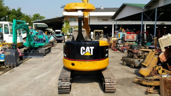รถขุด CATERPILLAR รุ่น 303CR  มือสอง นำเข้าจากญี่ปุ่น แทร็กเหล็ก รุ่นใหม่ ท้ายกลม คล่องตัว สลัก เอว แน่น มือถือ /LINE ID : 0818753444