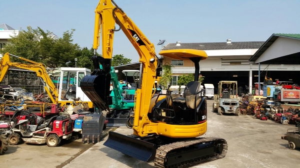 รถขุด CATERPILLAR รุ่น 303CR  มือสอง นำเข้าจากญี่ปุ่น แทร็กเหล็ก รุ่นใหม่ ท้ายกลม คล่องตัว สลัก เอว แน่น มือถือ /LINE ID : 0818753444
