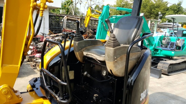 รถขุด CATERPILLAR รุ่น 303CR  มือสอง นำเข้าจากญี่ปุ่น แทร็กเหล็ก รุ่นใหม่ ท้ายกลม คล่องตัว สลัก เอว แน่น มือถือ /LINE ID : 0818753444