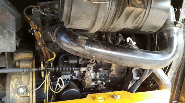 รถขุด CATERPILLAR รุ่น 303CR  มือสอง นำเข้าจากญี่ปุ่น แทร็กเหล็ก รุ่นใหม่ ท้ายกลม คล่องตัว สลัก เอว แน่น มือถือ /LINE ID : 0818753444