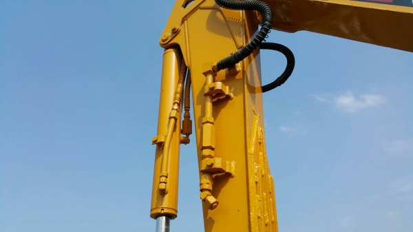 รถขุด CATERPILLAR รุ่น 303CR  มือสอง นำเข้าจากญี่ปุ่น แทร็กเหล็ก รุ่นใหม่ ท้ายกลม คล่องตัว สลัก เอว แน่น มือถือ /LINE ID : 0818753444