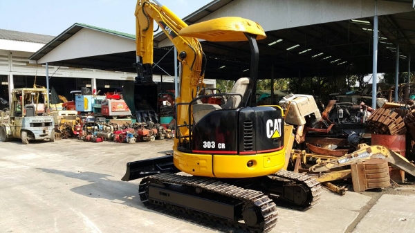 รถขุด CATERPILLAR รุ่น 303CR  มือสอง นำเข้าจากญี่ปุ่น แทร็กเหล็ก รุ่นใหม่ ท้ายกลม คล่องตัว สลัก เอว แน่น มือถือ /LINE ID : 0818753444