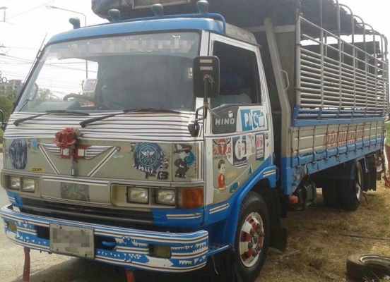 ***ขายแล้วครับขอบคุณ Truck2hand ขาย6ล้อ ราคาเบาๆ HINO FB-120 ซุปเปอร์เสี่ย ห้างแท้ ปี38 เกียร์สั้น FB2WGKA WO4D-120HP เครื่องเดิม เกียร์เดิม เครื่อง แน่น แรงดี เกีร์ดีเข้าง่าย ไม่หลุด ช่วงล่างเดิมๆ คัสซีดี สวย ไม่ปะไม่ดาม กระบะพื้นไม้คอกเหล็กยาว5.0ม.สภาพด ***ขายแล้วครับขอบคุณ Truck2hand ขาย6ล้อ ราคาเบาๆ HINO FB-120 ซุปเปอร์เสี่ย ห้างแท้ ปี38 เกียร์สั้น FB2WGKA WO4D-120HP เครื่องเดิม เกียร์เดิม เครื่อง แน่น แรงดี เกีร์ดีเข้าง่าย ไม่หลุด ช่วงล่างเดิมๆ คัสซีดี สวย ไม่ปะไม่ดาม กระบะพื้นไม้คอกเหล็กยาว5.0ม.สภาพด