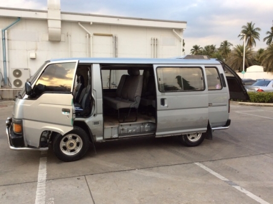 ขายรถตู้นิสสัน เออแวน เครื่อง TD27 เกียร์ธรรมดา เพาเวอร์ ภายในเบาะหนังเบาะหลังสามแถวครบ แอร์หน้า-แอร์ราวหลัง วิทยุCD สีมีริ้วรอยบ้าง แม็ก15&quot; ยางดี เครื่องแน่นนิ่มมาก รถขับดีเลยครับ ภาษีต่อ58เรียบร้อย รถพร้อมใช้ครับ