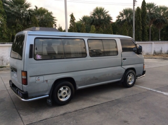 ขายรถตู้นิสสัน เออแวน เครื่อง TD27 เกียร์ธรรมดา เพาเวอร์ ภายในเบาะหนังเบาะหลังสามแถวครบ แอร์หน้า-แอร์ราวหลัง วิทยุCD สีมีริ้วรอยบ้าง แม็ก15&quot; ยางดี เครื่องแน่นนิ่มมาก รถขับดีเลยครับ ภาษีต่อ58เรียบร้อย รถพร้อมใช้ครับ