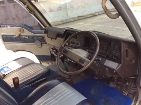 ขายรถตู้นิสสัน เออแวน เครื่อง TD27 เกียร์ธรรมดา เพาเวอร์ ภายในเบาะหนังเบาะหลังสามแถวครบ แอร์หน้า-แอร์ราวหลัง วิทยุCD สีมีริ้วรอยบ้าง แม็ก15&quot; ยางดี เครื่องแน่นนิ่มมาก รถขับดีเลยครับ ภาษีต่อ58เรียบร้อย รถพร้อมใช้ครับ