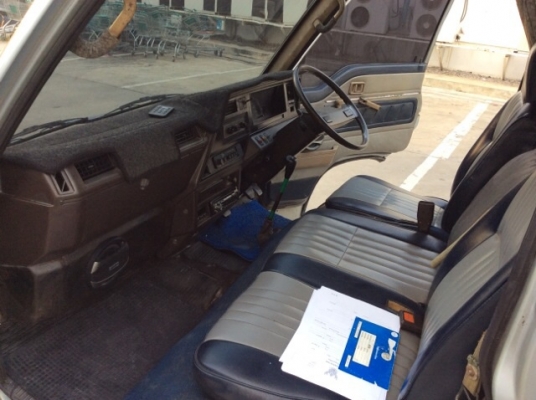 ขายรถตู้นิสสัน เออแวน เครื่อง TD27 เกียร์ธรรมดา เพาเวอร์ ภายในเบาะหนังเบาะหลังสามแถวครบ แอร์หน้า-แอร์ราวหลัง วิทยุCD สีมีริ้วรอยบ้าง แม็ก15&quot; ยางดี เครื่องแน่นนิ่มมาก รถขับดีเลยครับ ภาษีต่อ58เรียบร้อย รถพร้อมใช้ครับ