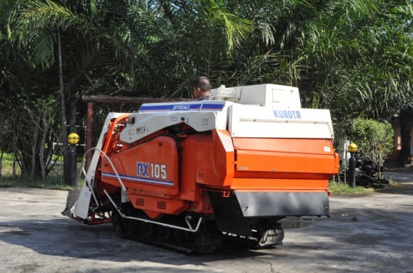 (ลดกระหน่ำ)ขายรถเกี่ยว นวดข้าวKUBOTA RX105 ดีเซล2สูบ สวยเดิมจากญี่ปุ่น 58,000เท่านั้น!!