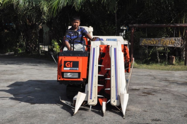 (ลดกระหน่ำ)ขายรถเกี่ยว นวดข้าวKUBOTA RX105 ดีเซล2สูบ สวยเดิมจากญี่ปุ่น 58,000เท่านั้น!!