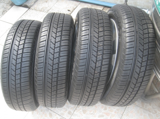 ขายล้อแม็ก Nissan march 15" พร้อมยางปี13 สนใจติดต่อเล็กคลองสามครับ 081-3747940