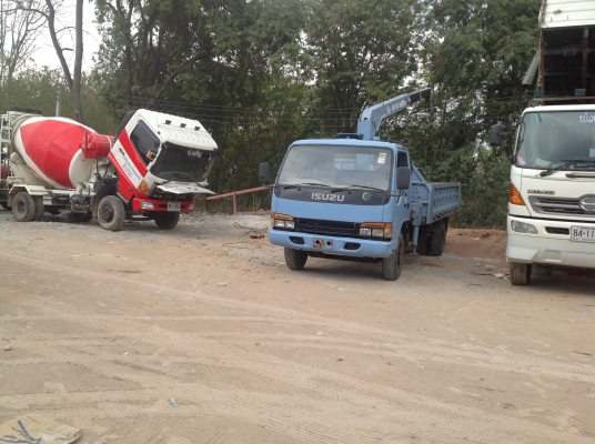 ขายสด- ผ่อน  หกล้อ ISUZU  พร้อมเครน 3 ตัน  พร้อมใช้ เอกสาร ม.79