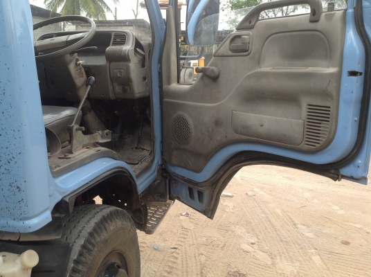 ขายสด- ผ่อน  หกล้อ ISUZU  พร้อมเครน 3 ตัน  พร้อมใช้ เอกสาร ม.79