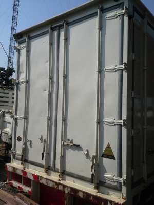 ขายตู้10บาน สภาพใหม่เอี่ยม ยาว 6 ม. 2ใบ ราคาใบละ 95,000 บาท