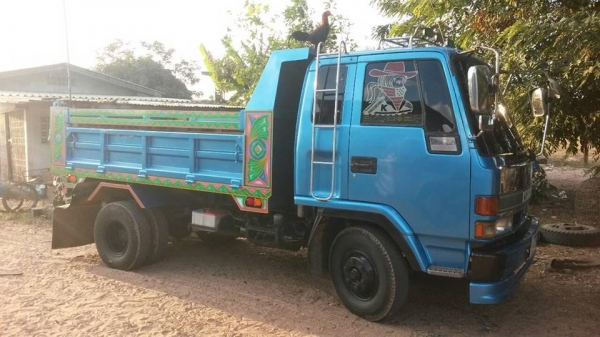 ขายดั้มISUZU ร็อกกี้195แรง เครื่องดีแคชซีสวย พ.เพาเวอร์ เบรกทิฟฟี่ ภายในสวย แอร์เย็น สภาพพร้อมใช้งาน เอกสารพร้อมโอน ราคา860,000 จัดไฟแนนซ์ได้ เงื่อนไขง่ายๆวันเดียวรับรถ สนใจโทร 090-8588220คุณนะ ID:narong498 หรือ www.truck.in.th/498 หรือfb:ณรงค์ ซื้อขายรถม