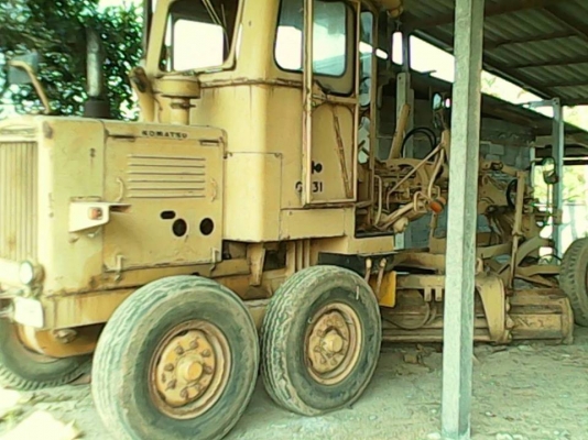 **450,000 บ.ต่อรอง**ขายรถเกรดเดอร์ KOMATSU MOTOR GRADER GD31-3H S.No.2866 Close Cabเครื่องเดิมปั้มเดิม เครื่องKOMATSU S4D120 110HP 4สูบ เครื่องดี สตาร์ทติด เสียงดี แน่นดี ปั้มดี ใบมีดสภาพดี บอดี้ยังสวยเดิม สีสันสวยบางเดิม ยางดี4เส้นพอใช้2เส้น รถใช้งานทำงา
