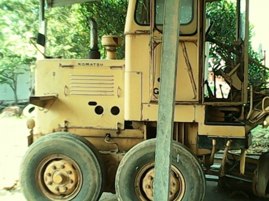 **450,000 บ.ต่อรอง**ขายรถเกรดเดอร์ KOMATSU MOTOR GRADER GD31-3H S.No.2866 Close Cabเครื่องเดิมปั้มเดิม เครื่องKOMATSU S4D120 110HP 4สูบ เครื่องดี สตาร์ทติด เสียงดี แน่นดี ปั้มดี ใบมีดสภาพดี บอดี้ยังสวยเดิม สีสันสวยบางเดิม ยางดี4เส้นพอใช้2เส้น รถใช้งานทำงา