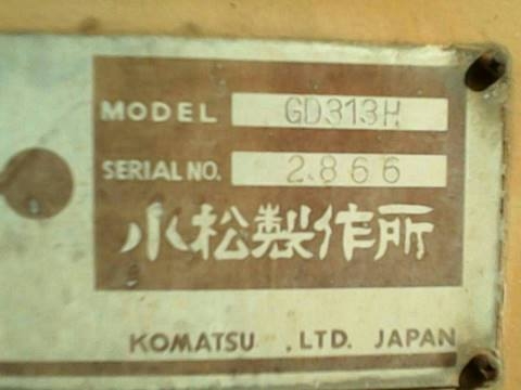 **450,000 บ.ต่อรอง**ขายรถเกรดเดอร์ KOMATSU MOTOR GRADER GD31-3H S.No.2866 Close Cabเครื่องเดิมปั้มเดิม เครื่องKOMATSU S4D120 110HP 4สูบ เครื่องดี สตาร์ทติด เสียงดี แน่นดี ปั้มดี ใบมีดสภาพดี บอดี้ยังสวยเดิม สีสันสวยบางเดิม ยางดี4เส้นพอใช้2เส้น รถใช้งานทำงา