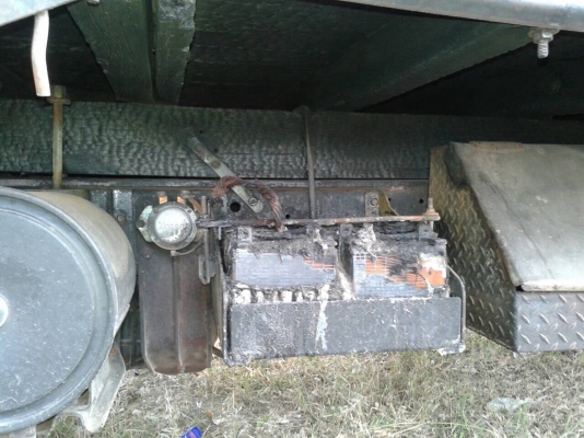 ขายซากรถไฟใหม้ 6 ล้อ NPR66LX5 T ยาว 5 เมตร เครื่อง 4HF1 120 แรงม้าฝาขาว เกียร์ร็อคเสื้อลาย เฟืองท้าย F เอกสารทะเบียนครบ ราคาต่อรองได้ครับ