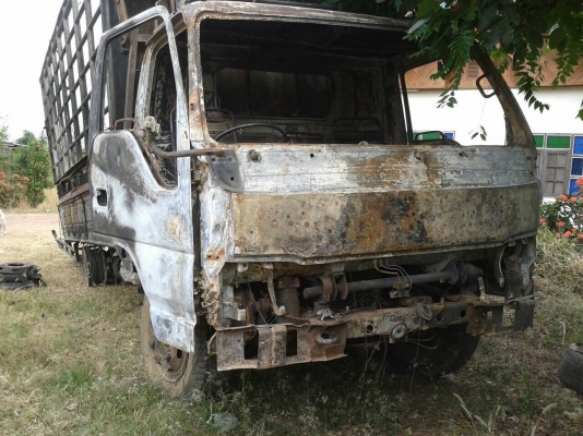 ขายซากรถไฟใหม้ 6 ล้อ NPR66LX5 T ยาว 5 เมตร เครื่อง 4HF1 120 แรงม้าฝาขาว เกียร์ร็อคเสื้อลาย เฟืองท้าย F เอกสารทะเบียนครบ ราคาต่อรองได้ครับ