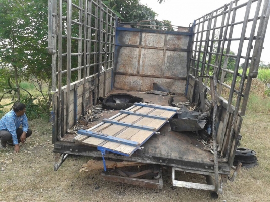 ขายซากรถไฟใหม้ 6 ล้อ NPR66LX5 T ยาว 5 เมตร เครื่อง 4HF1 120 แรงม้าฝาขาว เกียร์ร็อคเสื้อลาย เฟืองท้าย F เอกสารทะเบียนครบ ราคาต่อรองได้ครับ