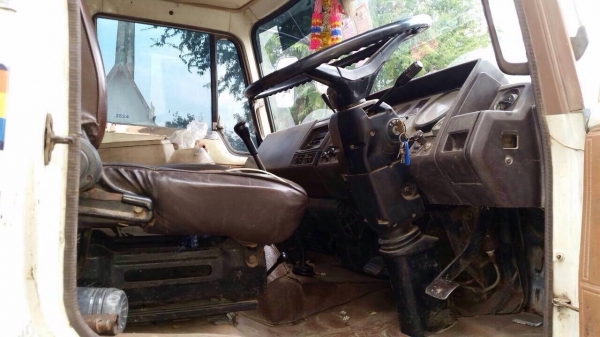 HINO SUMO FM227 - 220 HP EM100 สิบล้อ 2 เพลาดั๊มพ์ กระบะดั๊มพ์ 12 ตันฝาข้างไม้สภาพอย่างสวยไม่มีผุ ภายในห้องเก๋งคอนโซลสวยครบ พวงมาลัยเพาเวอร์ ระบบเบรคทริ๊ปฟี้ครบพร้อม ช่วงล่างใหญ่คัชซีสวยไม่มีบวมเลยครับ ยางสภาพดี 10 เส้นประมาณ 70\% พร้อมบรรทุกหนักได้เลย เอก HINO SUMO FM227 - 220 HP EM100 สิบล้อ 2 เพลาดั๊มพ์ กระบะดั๊มพ์ 12 ตันฝาข้างไม้สภาพอย่างสวยไม่มีผุ ภายในห้องเก๋งคอนโซลสวยครบ พวงมาลัยเพาเวอร์ ระบบเบรคทริ๊ปฟี้ครบพร้อม ช่วงล่างใหญ่คัชซีสวยไม่มีบวมเลยครับ ยางสภาพดี 10 เส้นประมาณ 70\% พร้อมบรรทุกหนักได้เลย เอก