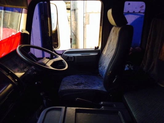 สิบล้อเพลาเดียวพื้นเรียบปี47-48เครื่องJ08 210 แรง วิ่งงานอยู่ทุกวัน