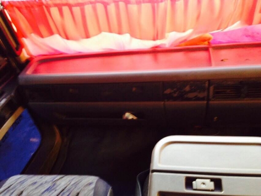 สิบล้อเพลาเดียวพื้นเรียบปี47-48เครื่องJ08 210 แรง วิ่งงานอยู่ทุกวัน