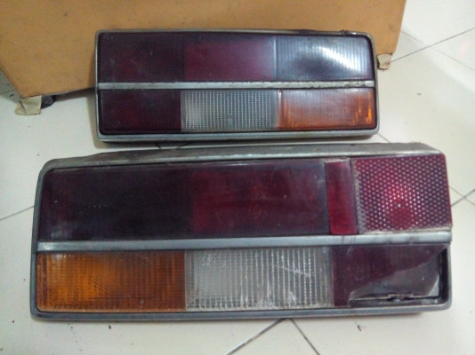 ขายไฟท้ายวอลโว่244 1คู่ราคา800บาท มีตำหนิ1ข้าง