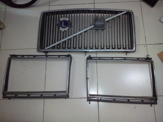 ขายกระจังหน้า+กรอบไฟวอลโว่244 ราคา1,000บาท