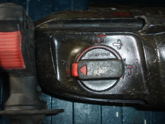 ขายสว่านโรตารี่ Bosch รุ่น GBH 2-26 DFR(800W.) แถมหัวจับดอกธรรมดาของแท้