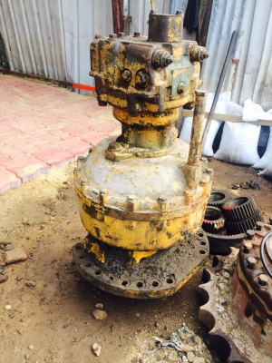 ขายด่วน มอเตอร์สวิง komatsu 400-3