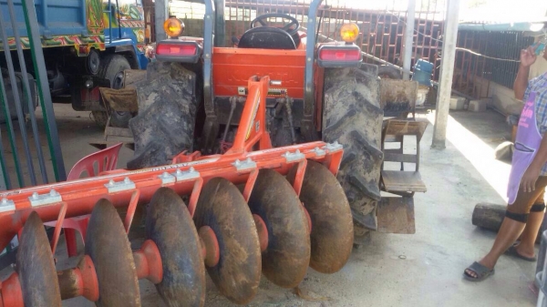 รถไถคูโบต้า 47 วิ่งได้ 140 ไมล์ประมาณ 140 อุปกรณ์ครบ รถไถคูโบต้า 47 วิ่งได้ 140 ไมล์ประมาณ 140 อุปกรณ์ครบ