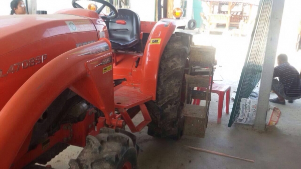 รถไถคูโบต้า 47 วิ่งได้ 140 ไมล์ประมาณ 140 อุปกรณ์ครบ รถไถคูโบต้า 47 วิ่งได้ 140 ไมล์ประมาณ 140 อุปกรณ์ครบ