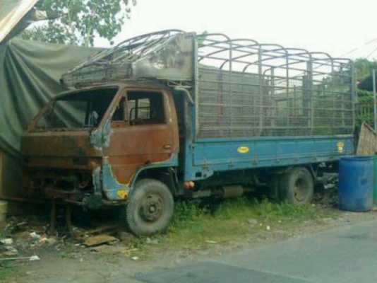 ISUZU NKRหัวใหญ่ คอกสูง ยาว 4.20 เมตร ขายด่วน 200,000 ติดต่อสมชาย 089-8378172