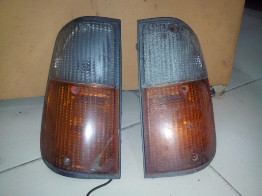 ไฟมุมวอลโว้244 1คู่700