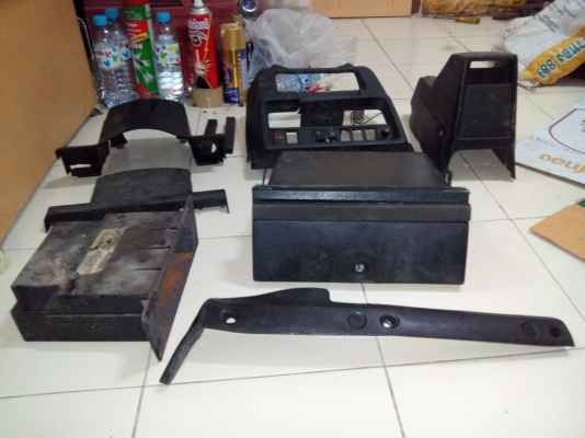 พลาศติกภายใน วอลโว้244เหมากอง1800 แยกฃิ้นละ100-150 พลาศติกภายใน วอลโว้244เหมากอง1800 แยกฃิ้นละ100-150