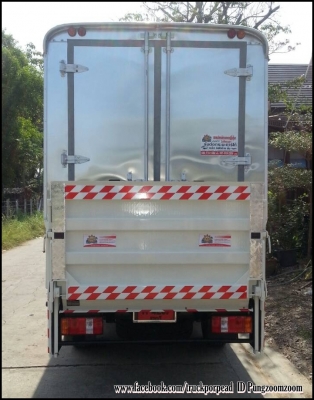 ติดตั้งตู้ทึบหลังคาสูงจากพื้นกระบะ 2 ม.พร้อมติดตั้งลิฟท์เกจและทำสี ติดตั้งตู้ทึบหลังคาสูงจากพื้นกระบะ 2 ม.พร้อมติดตั้งลิฟท์เกจและทำสี